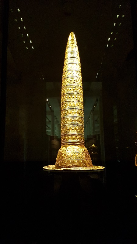 Neues Museum, Goldener Hut