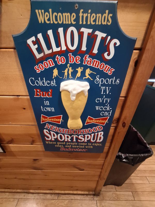 Elliott’s Whitewater Bar & Grill